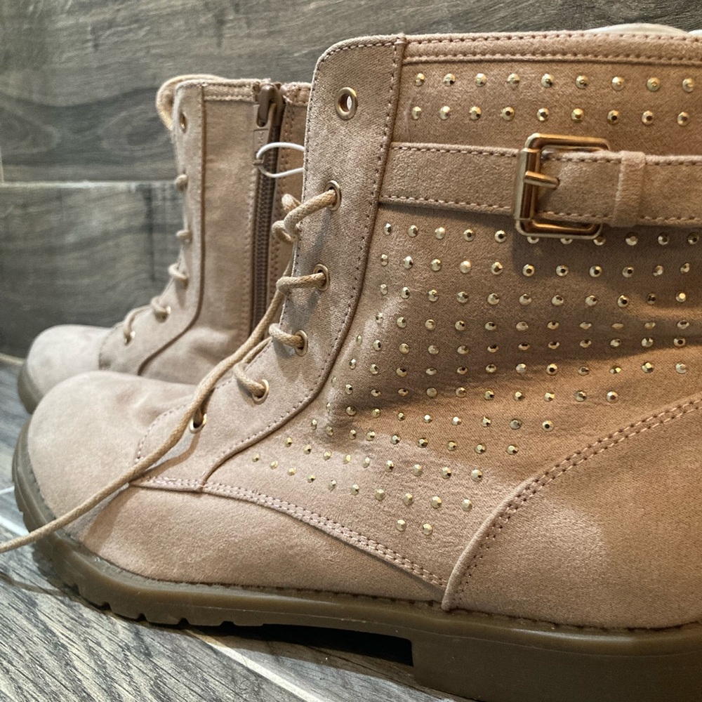 Kids 6 Taupe boots with gold diamonds on the side and zipper